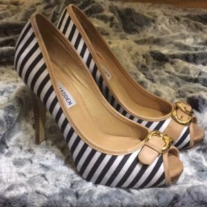 Steve Madden B&W striped heels 🎱🎹🐼